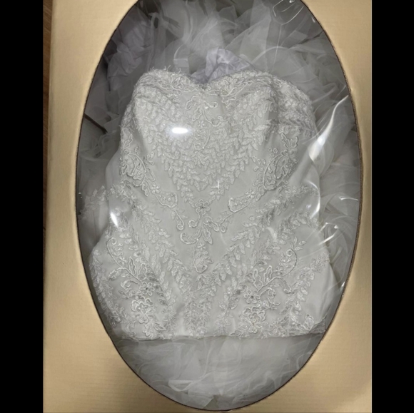 Pronovias Wedding Dress Size 10 - Picture 6 of 7